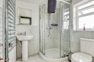 a bathroom with a shower and a toilet and a sink at Loft Villa Studio Apartment in Birmingham