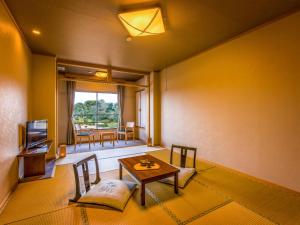 Posezení v ubytování Ooedo Onsen Monogatari Shima Saichoraku
