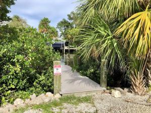 Aed väljaspool majutusasutust Island Gem A home