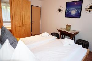 Łóżko lub łóżka w pokoju w obiekcie Ferienwohnung Aignerhof