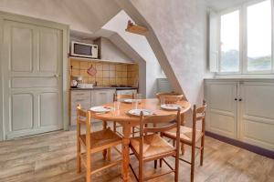 Kuchyň nebo kuchyňský kout v ubytování Au Nid Du Gypaéte Oiseau Local