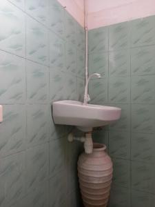 Bilik mandi di Kuta Lombok Homestay