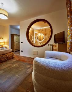 a living room with a large mirror and a couch at Agriturismo Cascina Mirandola in Como