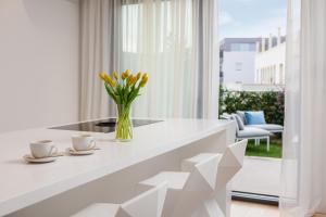 Posezení v ubytování New luxury apartment with PRIVATE Heated POOL and amazing terrace with seaview