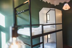 Cama ou camas em um quarto em The Circus Hostel