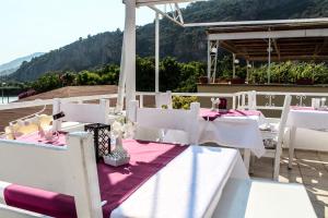 A restaurant or other place to eat at Dalyan Terrace Hotel
