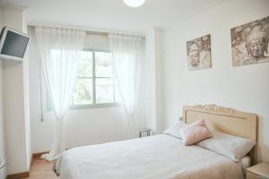 Posteľ alebo postele v izbe v ubytovaní Apartamento Grañamar Grove