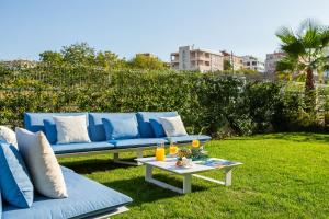Zahrada ubytování New luxury apartment with PRIVATE Heated POOL and amazing terrace with seaview