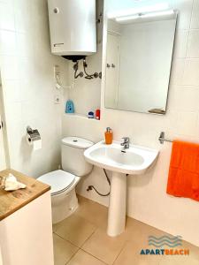 Koupelna v ubytování APARTBEACH ADRIATICO 518 VISTAS PLAYA y CLIMATIZADO