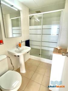 Koupelna v ubytování APARTBEACH ADRIATICO 518 VISTAS PLAYA y CLIMATIZADO