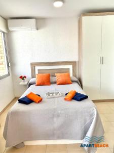 Postel nebo postele na pokoji v ubytování APARTBEACH ADRIATICO 518 VISTAS PLAYA y CLIMATIZADO