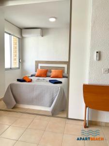 Postel nebo postele na pokoji v ubytování APARTBEACH ADRIATICO 518 VISTAS PLAYA y CLIMATIZADO