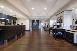 The lobby or reception area at Hampton Inn & Suites San Luis Obispo