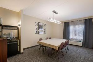 Clarion Pointe Sevierville-Pigeon Forge的厨房或小厨房