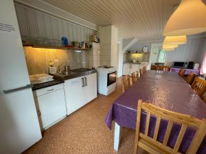 Kuchyň nebo kuchyňský kout v ubytování Lofoten Budget Hostel + 13 fotografií