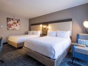 DoubleTree by Hilton Livermore, CA客房内的一张或多张床位
