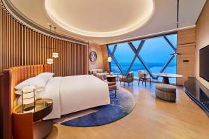 Postel nebo postele na pokoji v ubytování Hilton Huzhou Nanxun
