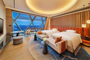 Postel nebo postele na pokoji v ubytování Hilton Huzhou Nanxun
