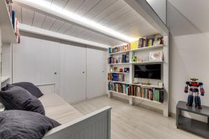 The library in Az apartmant