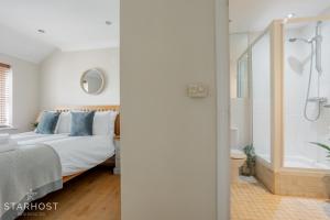 a bedroom with a bed and a shower and a tub at StarHost Residences - Smart 2 Bedroom Apartment in Newbury in Newbury +21 photos