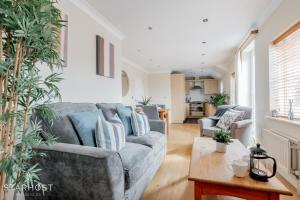 a living room with a couch and a table at Smart 2 Bedroom Apartment in Newbury in Newbury