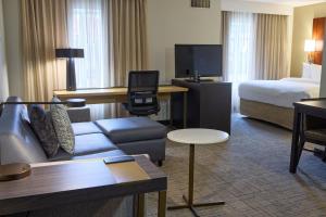 Residence Inn by Marriott Columbia Northwest/Harbison tesisinde bir oturma alanı