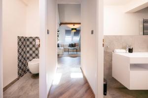 Vonios kambarys apgyvendinimo įstaigoje 6BR Castle V!EWS A/C luxury Dolce Vita apartment