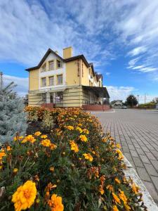 Budynek, w którym mieści się hotel