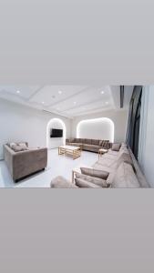 a living room with two couches and a couch at منتجع ريتال in Dhahran
