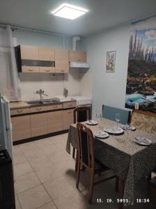 Η κουζίνα ή μικρή κουζίνα στο Nina