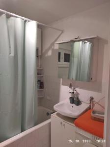 Ένα μπάνιο στο Nina