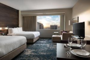 Postel nebo postele na pokoji v ubytování Residence Inn by Marriott Phoenix Downtown