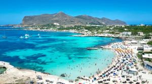 a view of a beach with people in the water at Stabilimento Lido Burrone in Favignana
