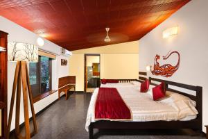 Jungle Hut Resort客房内的一张或多张床位