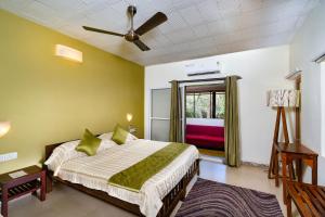 Jungle Hut Resort客房内的一张或多张床位