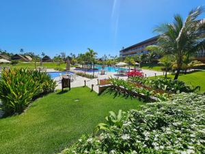 ośrodek z basenem i ośrodkiem w obiekcie Eco Resort Praia dos Carneiros - Flats & Bangalô - LocarHouse w mieście Praia dos Carneiros
