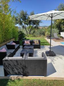 O grădină în afara Villa Josiol Mirabel aux Baronnies