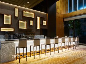 a bar with a row of chairs in a restaurant at Hotel The Celestine Tokyo Shiba in Tokyo