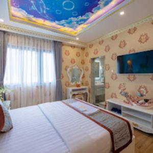 a bedroom with a large bed with a fish painted on the ceiling at Khách Sạn Cường Thanh 3 in Ho Chi Minh City
