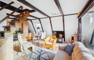 Et sittehjørne på Cozy Home In Bad Wnnenberg With Wifi