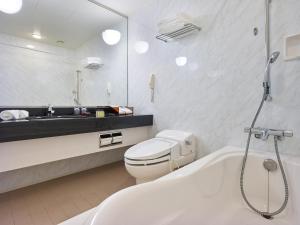 a bathroom with a tub and a toilet and a sink at Hotel The Celestine Tokyo Shiba in Tokyo