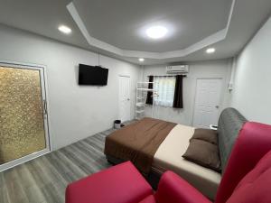 TV a/nebo společenská místnost v ubytování Nuttida resort ณัฐธิดา รีสอร์ท