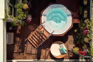 Bazén v ubytování Dioklecijan Hotel & Residence nebo v jeho okolí