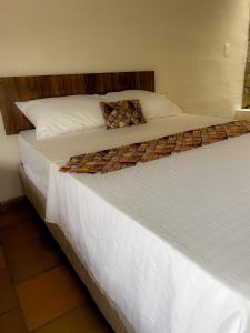 Una cama o camas en una habitación de EcoHotel Inka Minka Spa & Wellness