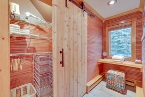 Ένα μπάνιο στο Ski-InandSki-Out with Sauna in Jay Ski Peak Resort! +29 φωτογραφίες