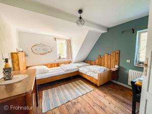 En eller flere senge i et værelse på Tolles Ferienhaus Frohnatur in ruhiger Lage