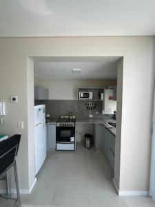 Køkken eller tekøkken på Luminoso depto en Puerto Madryn