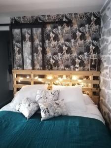 a bedroom with a bed with white sheets and pillows at Charmant appartement de village in Pennautier