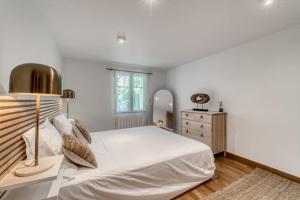 Postel nebo postele na pokoji v ubytování Appartement chaleureux à Sévrier