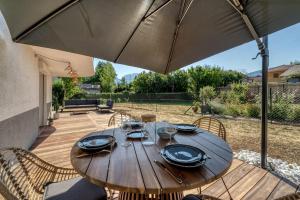 Zahrada ubytování Appartement chaleureux à Sévrier